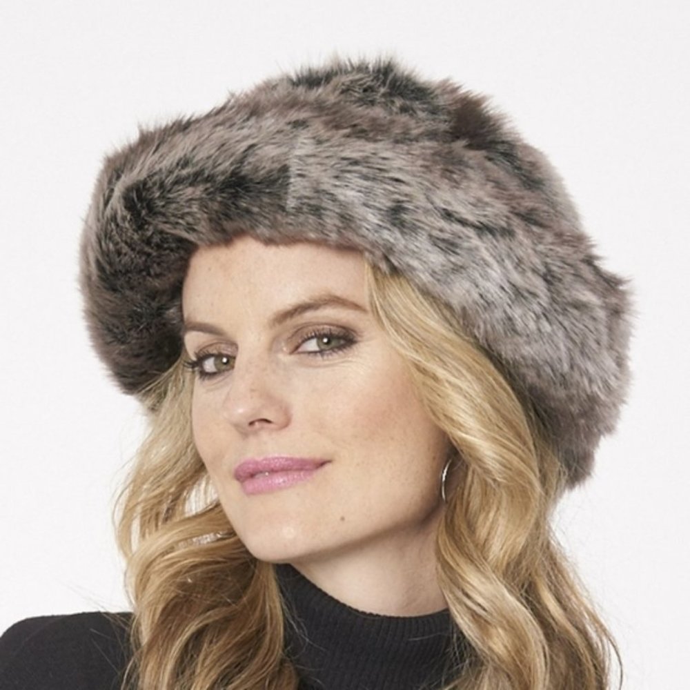 Nwt Faux fur hat and collar scarf set brown